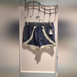 Chambray lace shorts